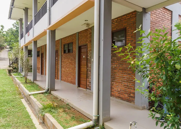 RedDoorz Plus @ Lodaya Gunung Geulis Puncak Bogor